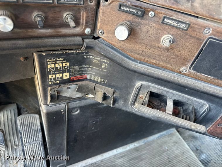 image for item EN0417 1996 Freightliner FLD semi truck