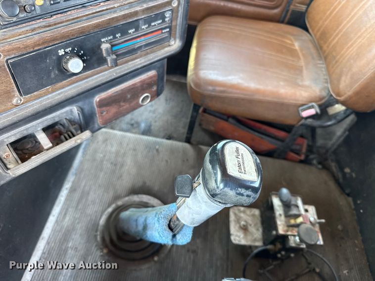 image for item EN0417 1996 Freightliner FLD semi truck