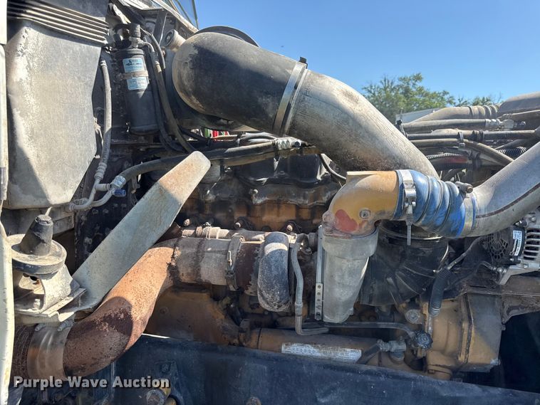 image for item EN0417 1996 Freightliner FLD semi truck