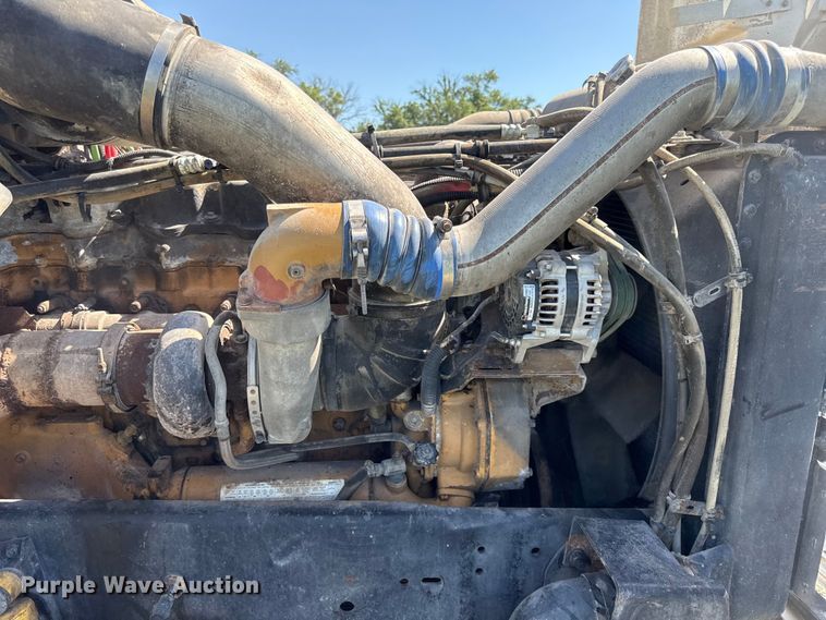 image for item EN0417 1996 Freightliner FLD semi truck