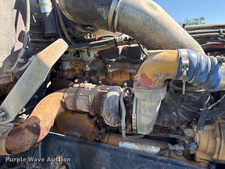 image for item EN0417 1996 Freightliner FLD semi truck