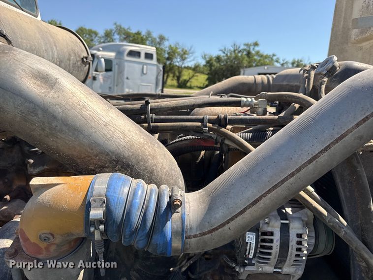 image for item EN0417 1996 Freightliner FLD semi truck