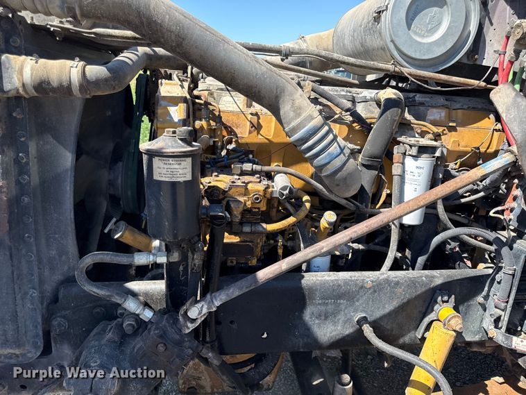 image for item EN0417 1996 Freightliner FLD semi truck