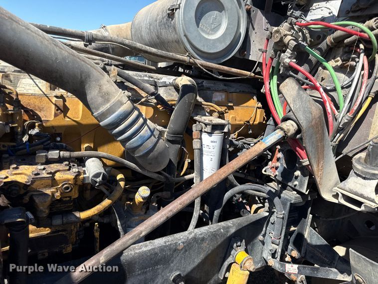 image for item EN0417 1996 Freightliner FLD semi truck