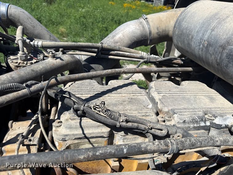 image for item EN0417 1996 Freightliner FLD semi truck