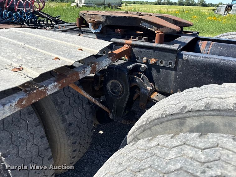 image for item EN0417 1996 Freightliner FLD semi truck
