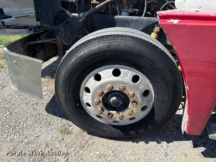 image for item EN0417 1996 Freightliner FLD semi truck
