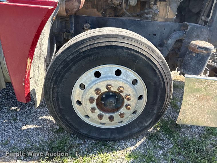 image for item EN0417 1996 Freightliner FLD semi truck