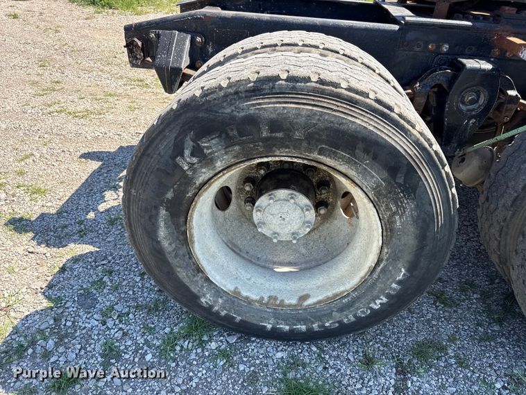 image for item EN0417 1996 Freightliner FLD semi truck