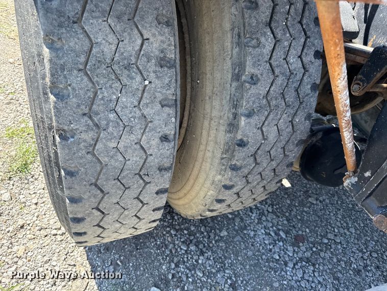 image for item EN0417 1996 Freightliner FLD semi truck
