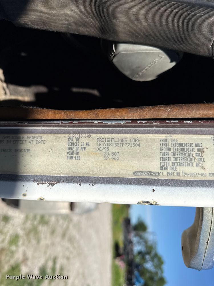 image for item EN0417 1996 Freightliner FLD semi truck
