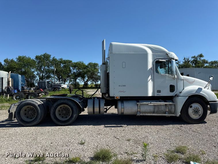image for item EN0419 2007 Freightliner Columbia semi truck