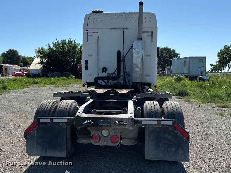 image for item EN0419 2007 Freightliner Columbia semi truck