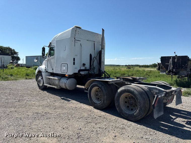 image for item EN0419 2007 Freightliner Columbia semi truck