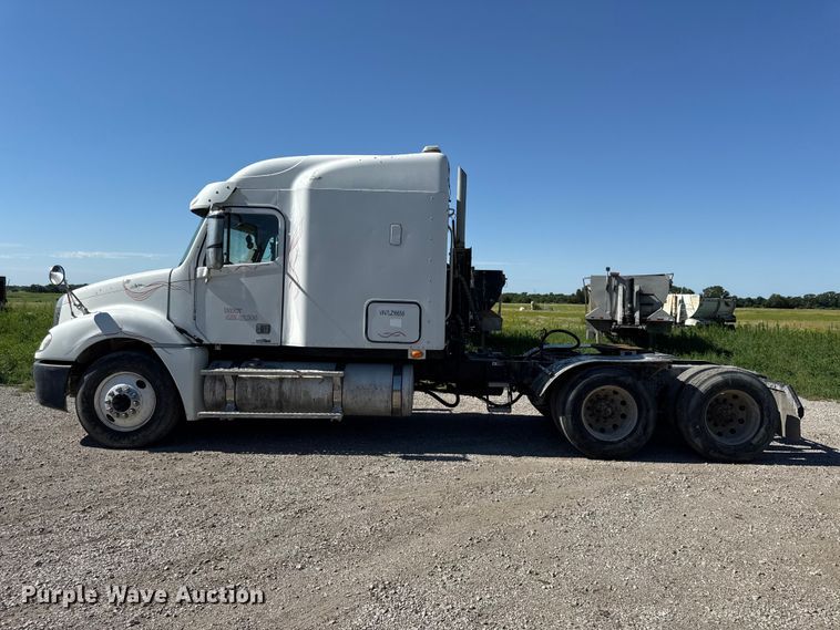 image for item EN0419 2007 Freightliner Columbia semi truck