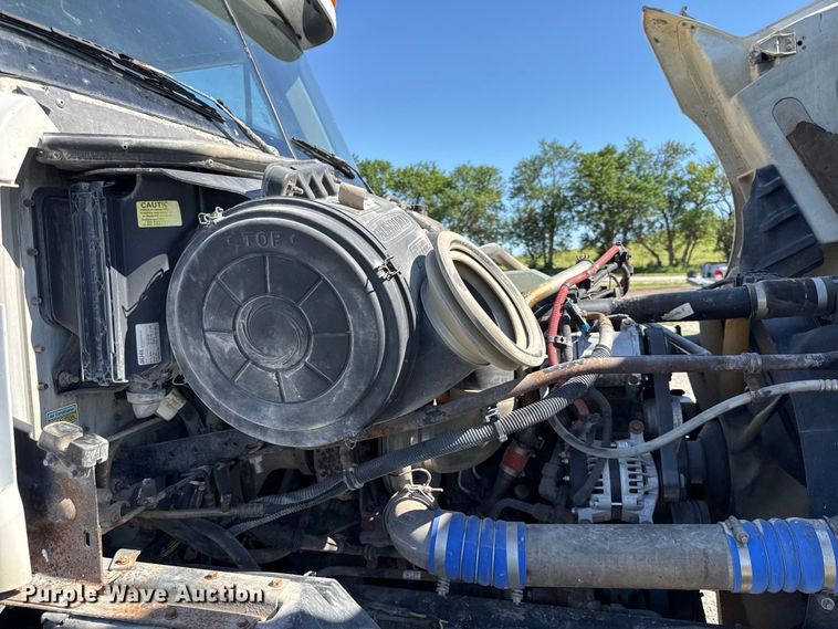 image for item EN0419 2007 Freightliner Columbia semi truck