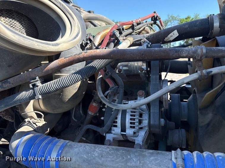 image for item EN0419 2007 Freightliner Columbia semi truck