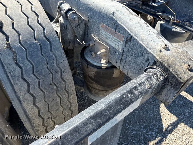 image for item EN0419 2007 Freightliner Columbia semi truck