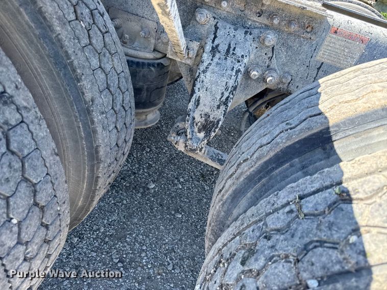 image for item EN0419 2007 Freightliner Columbia semi truck