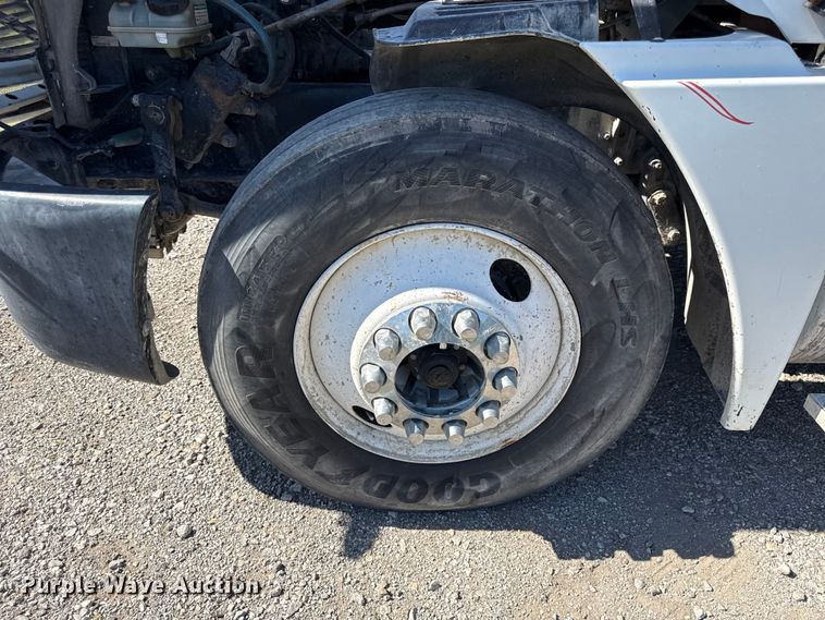 image for item EN0419 2007 Freightliner Columbia semi truck