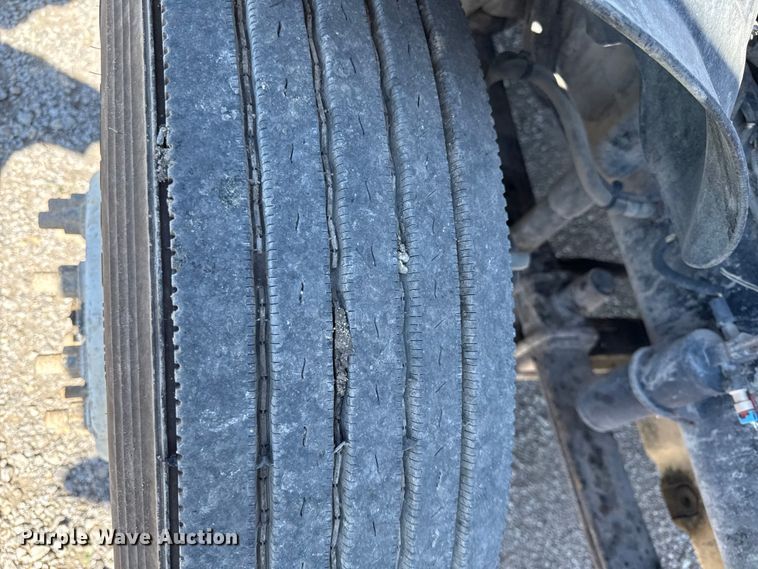 image for item EN0419 2007 Freightliner Columbia semi truck