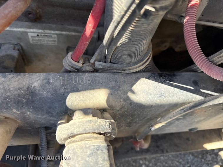 image for item EN0419 2007 Freightliner Columbia semi truck