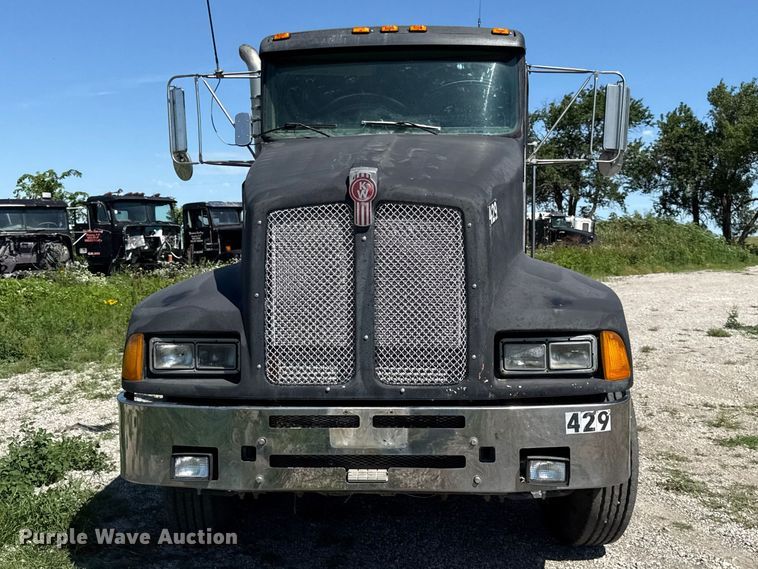image for item EN0421 1993 Kenworth semi truck