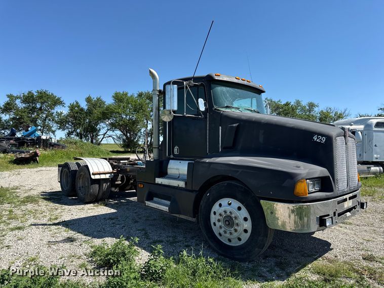 image for item EN0421 1993 Kenworth semi truck