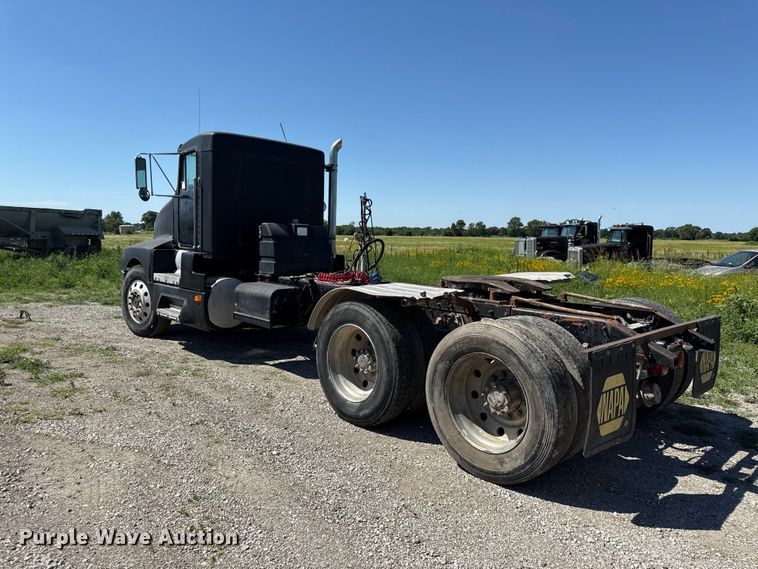 image for item EN0421 1993 Kenworth semi truck