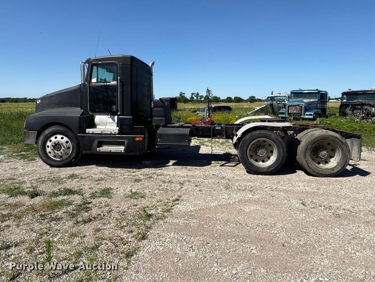 image for item EN0421 1993 Kenworth semi truck