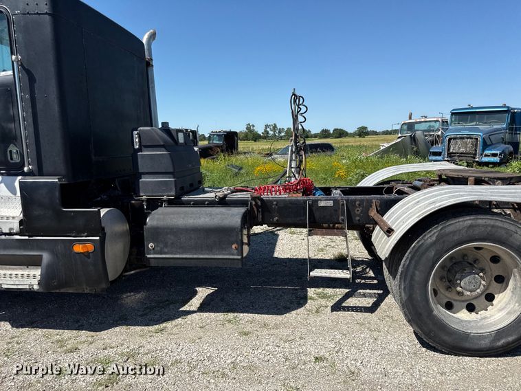 image for item EN0421 1993 Kenworth semi truck