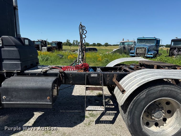 image for item EN0421 1993 Kenworth semi truck