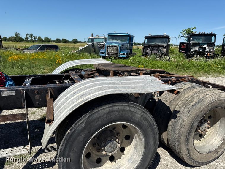image for item EN0421 1993 Kenworth semi truck