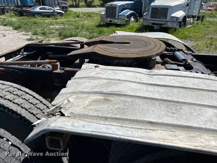 image for item EN0421 1993 Kenworth semi truck