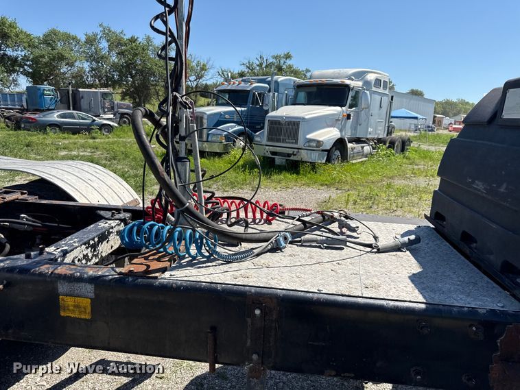 image for item EN0421 1993 Kenworth semi truck