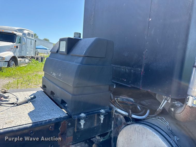 image for item EN0421 1993 Kenworth semi truck