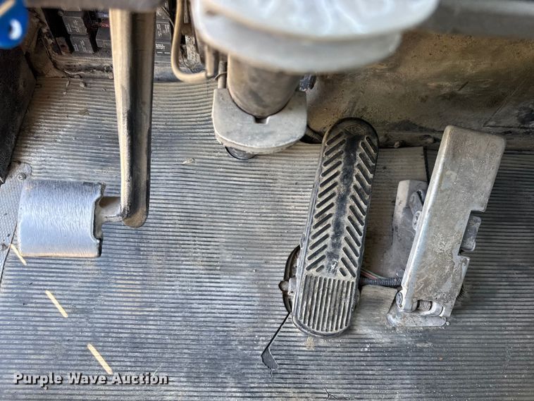 image for item EN0421 1993 Kenworth semi truck