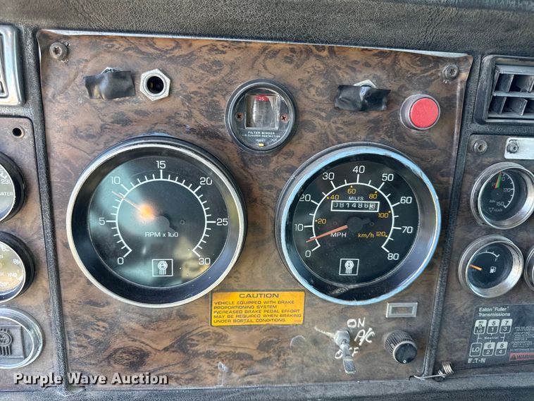 image for item EN0421 1993 Kenworth semi truck