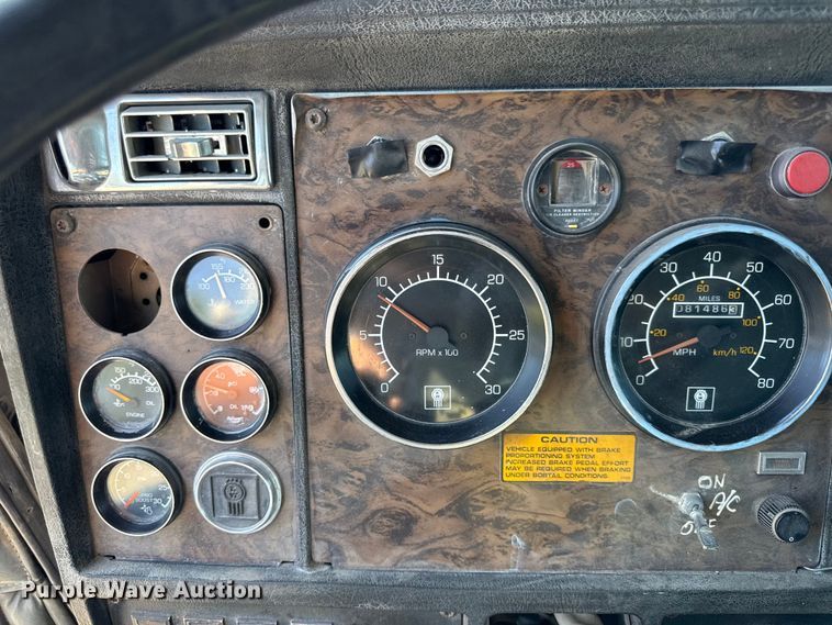 image for item EN0421 1993 Kenworth semi truck