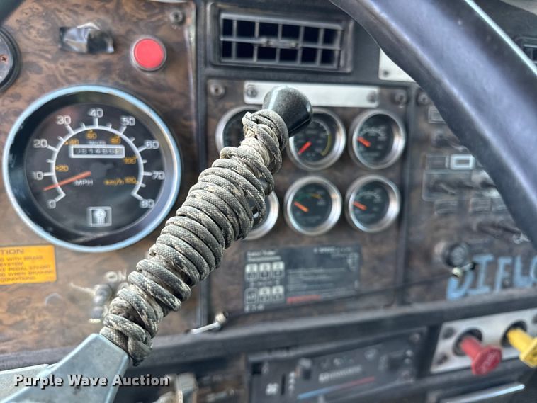 image for item EN0421 1993 Kenworth semi truck
