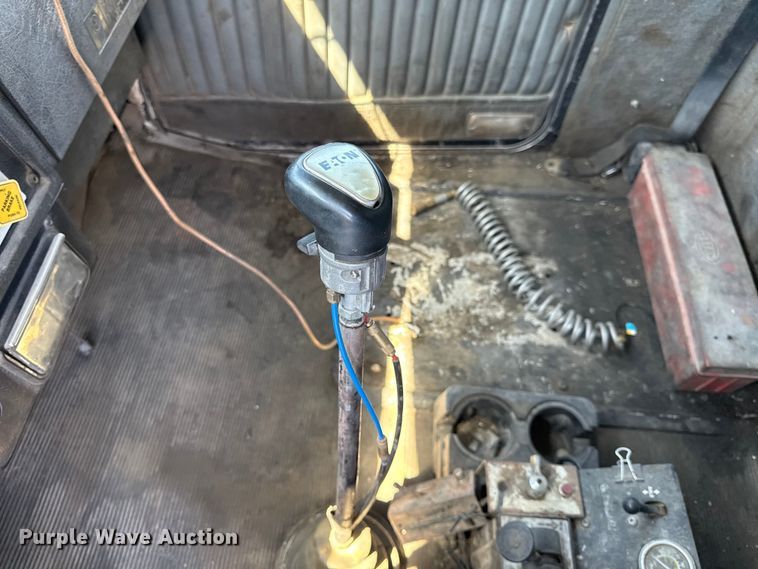 image for item EN0421 1993 Kenworth semi truck