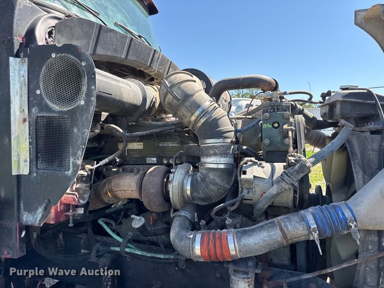 image for item EN0421 1993 Kenworth semi truck