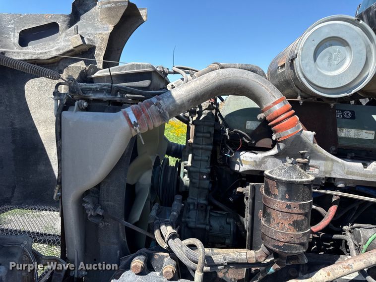 image for item EN0421 1993 Kenworth semi truck