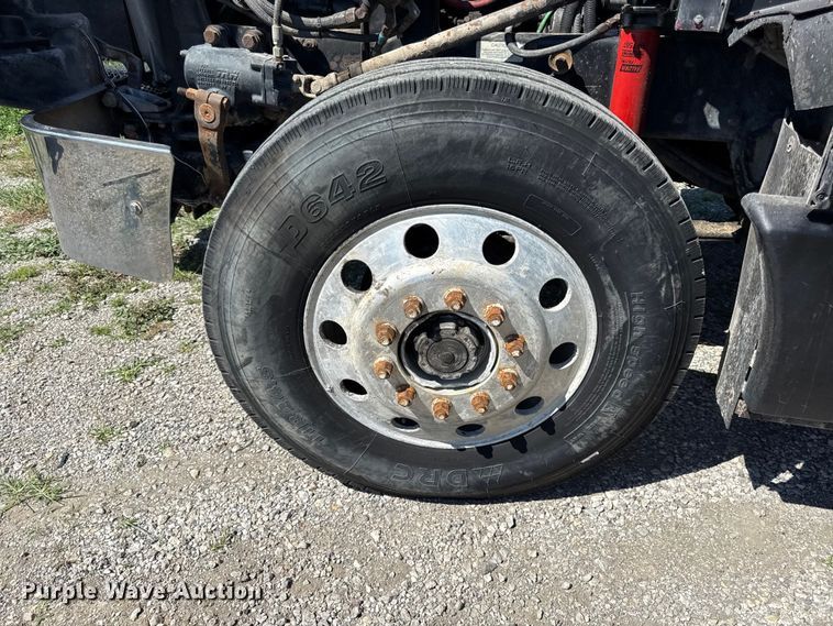 image for item EN0421 1993 Kenworth semi truck