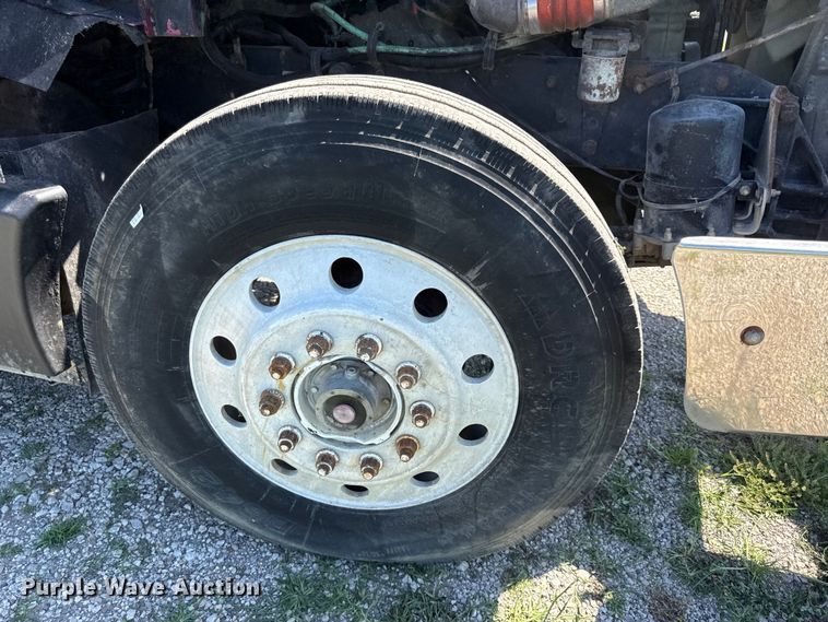 image for item EN0421 1993 Kenworth semi truck