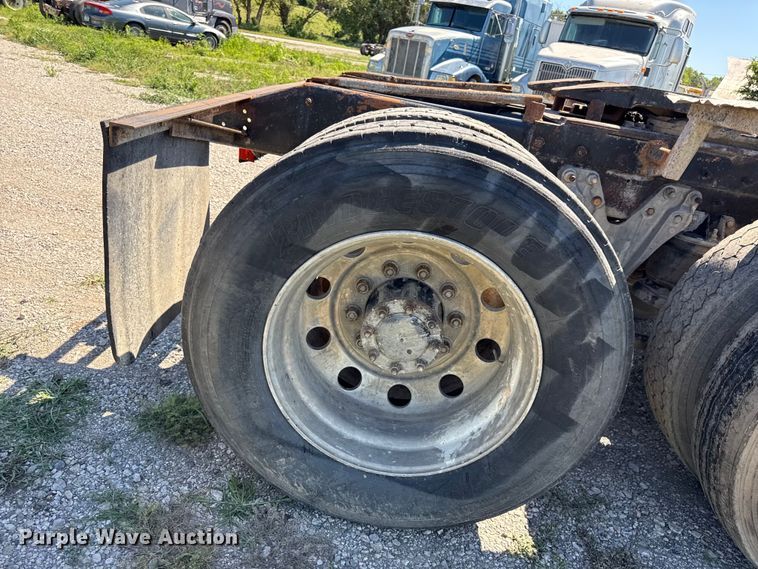 image for item EN0421 1993 Kenworth semi truck