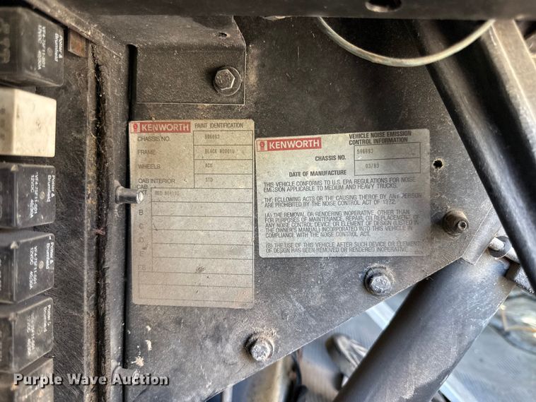 image for item EN0421 1993 Kenworth semi truck