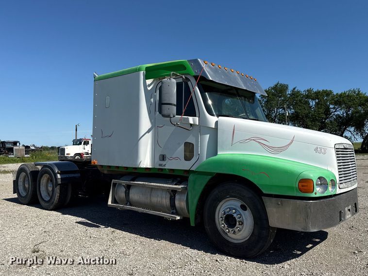 image for item EN0422 1998 Freightliner Columbia semi truck