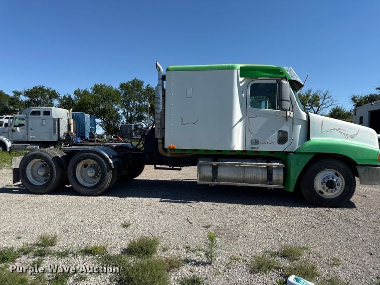 image for item EN0422 1998 Freightliner Columbia semi truck