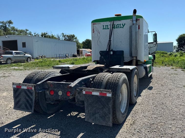image for item EN0422 1998 Freightliner Columbia semi truck